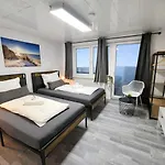Stn Kocherwald - Mit 4 Schlafzimmer, 8 Big Beds, Parkplatz&balkon, Highspeed Wlan, Netflix Premium, Zentral Zu Audi&schwarz Gruppe Bad Friedrichshall