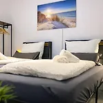 Apartment Stn Kocherwald - Mit 4 Schlafzimmer, 8 Big Beds, Parkplatz&balkon, Highspeed Wlan, Netflix Premium, Zentral Zu Audi&schwarz Gruppe