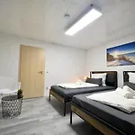 Stn Kocherwald - Mit 4 Schlafzimmer, 8 Big Beds, Parkplatz&balkon, Highspeed Wlan, Netflix Premium, Zentral Zu Audi&schwarz Gruppe Apartment Bad Friedrichshall