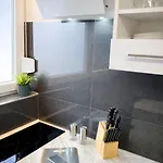 Stn Kocherwald - Mit 4 Schlafzimmer, 8 Big Beds, Parkplatz&balkon, Highspeed Wlan, Netflix Premium, Zentral Zu Audi&schwarz Gruppe Apartment *