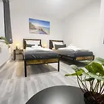 Stn Kocherwald - Mit 4 Schlafzimmer, 8 Big Beds, Parkplatz&balkon, Highspeed Wlan, Netflix Premium, Zentral Zu Audi&schwarz Gruppe Bad Friedrichshall