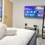 Stn Kocherwald - Mit 4 Schlafzimmer, 8 Big Beds, Parkplatz&balkon, Highspeed Wlan, Netflix Premium, Zentral Zu Audi&schwarz Gruppe Bad Friedrichshall