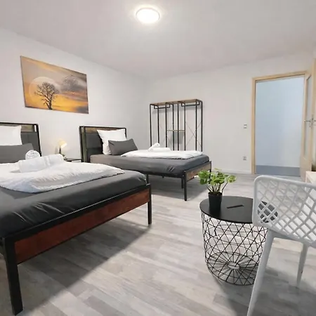 Stn Kocherwald - Mit 4 Schlafzimmer, 8 Big Beds, Parkplatz & Balkon, Highspeed Wlan, Netflix Premium, Zentral Zu Audi & Schwarz Gruppe *
