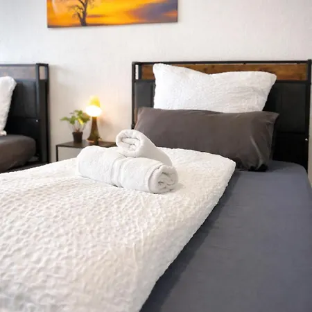 Appartamento Stn Kocherwald - Mit 4 Schlafzimmer, 8 Big Beds, Parkplatz & Balkon, Highspeed Wlan, Netflix Premium, Zentral Zu Audi & Schwarz Gruppe