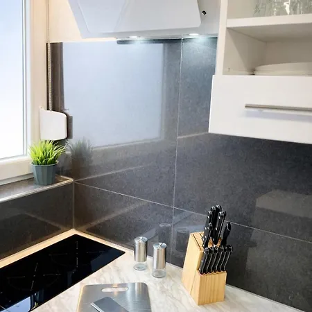 Stn Kocherwald - Mit 4 Schlafzimmer, 8 Big Beds, Parkplatz & Balkon, Highspeed Wlan, Netflix Premium, Zentral Zu Audi & Schwarz Gruppe Appartamento *